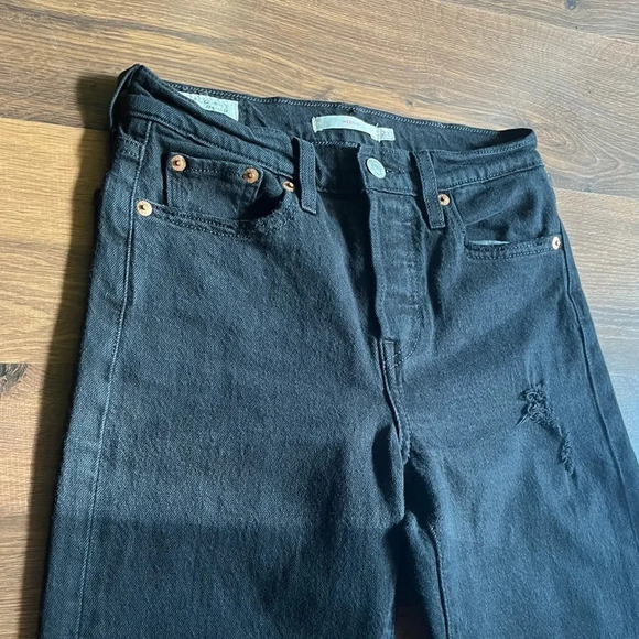 Levi's Premium Black Wedgie Ripped Denim Jeans - Picture 5 of 13